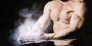 dr Paweł Iberszer, urolog, urolog Lublin, najlepsi urolodzy w Lublinie, Testosteron i suplementacja, na zdjęciu: umięśniony tors męski
